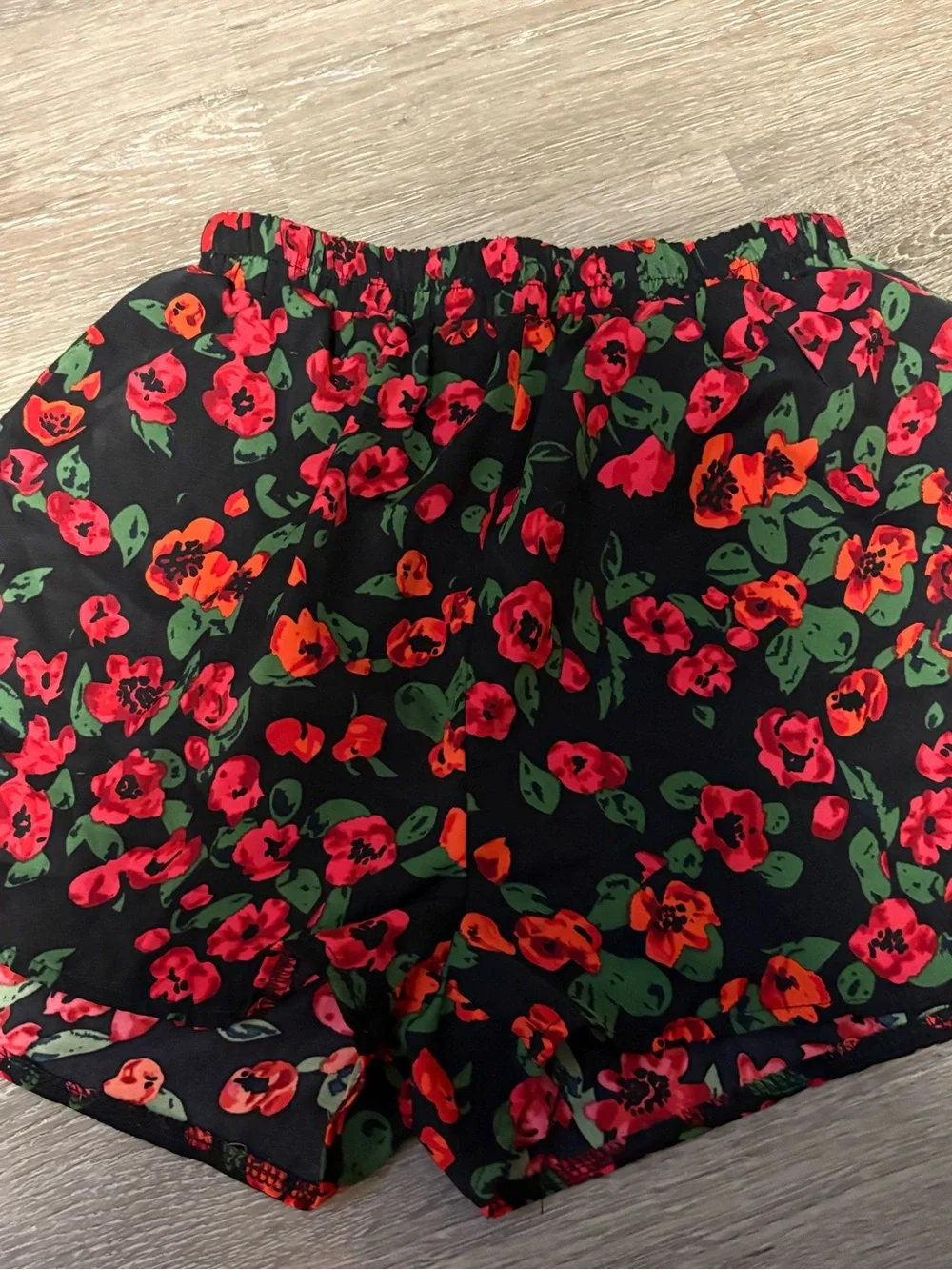 Black Floral Elastic-Waist Women’s Shorts